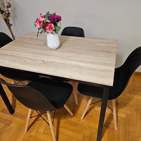 Cosy Apartment In The Heart Of The City 칼라마타 외부 사진